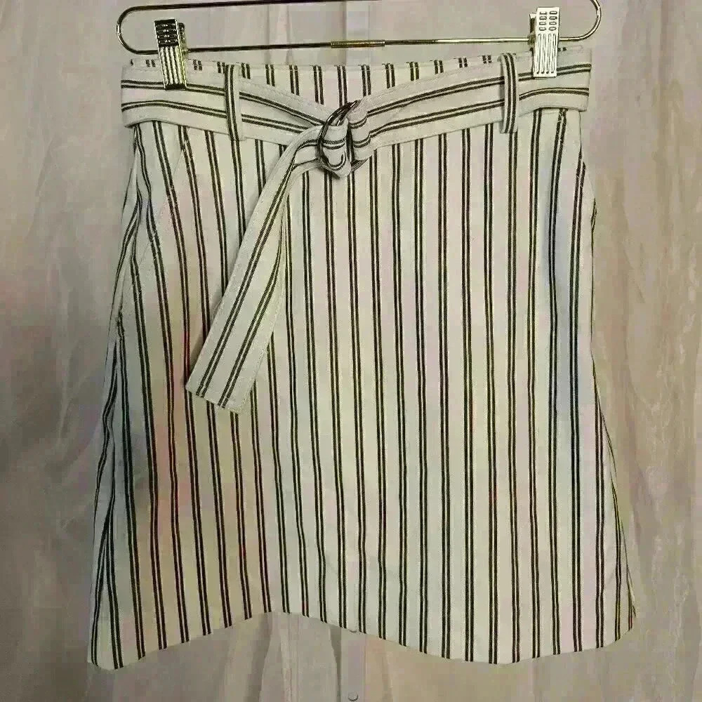 Ann Taylor Petites Size 0P Black and White Striped Skirt with Belt/Pockets